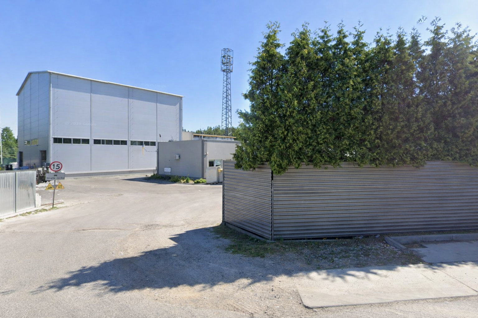 Nowa Hala Green Koltex Brama wjazdowa i widok na halę produkcyjną