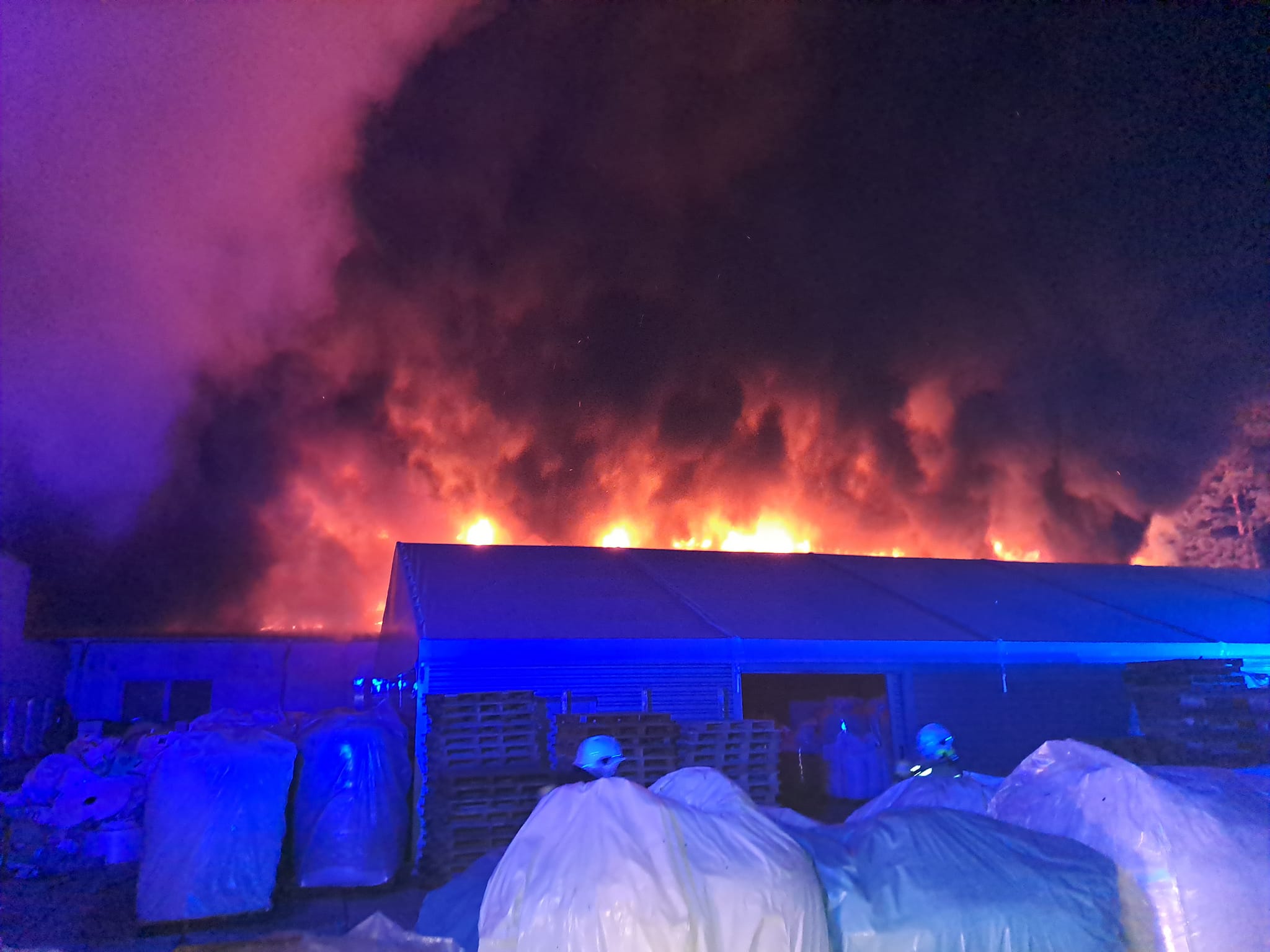 osp cmolas Pożar zakładu - zdjecie OSP Cmolas